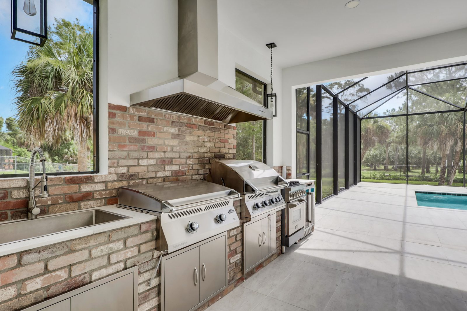 Outdoor kitchen with built-in grill — 634 19th St SW